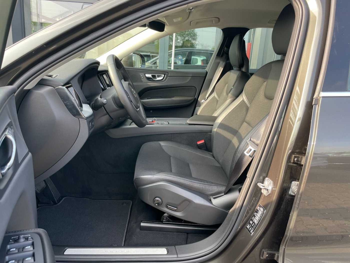 Volvo  D4 AWD Momentum  Kamera Navi SHZ ToteWin