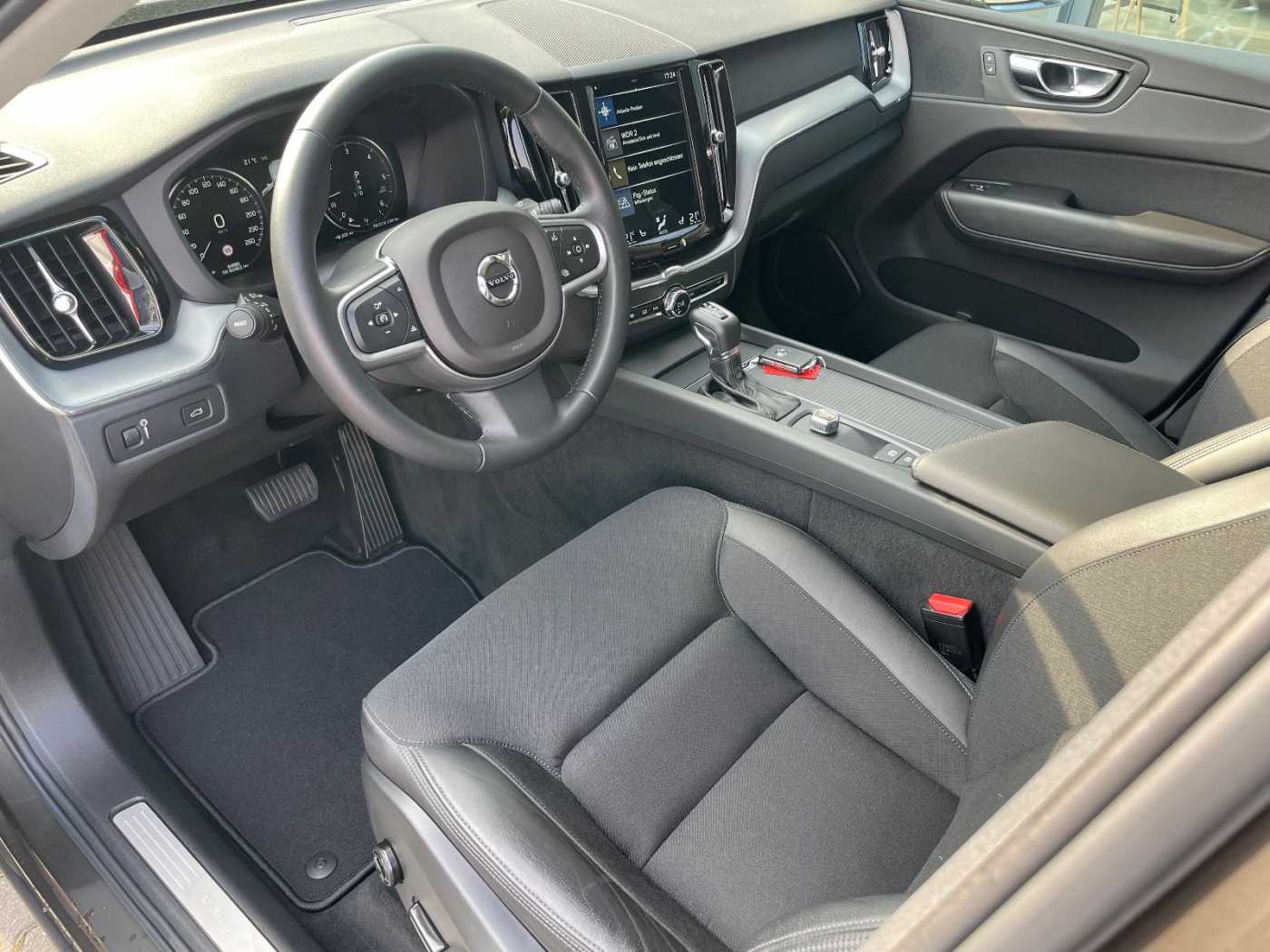 Volvo  D4 AWD Momentum  Kamera Navi SHZ ToteWin