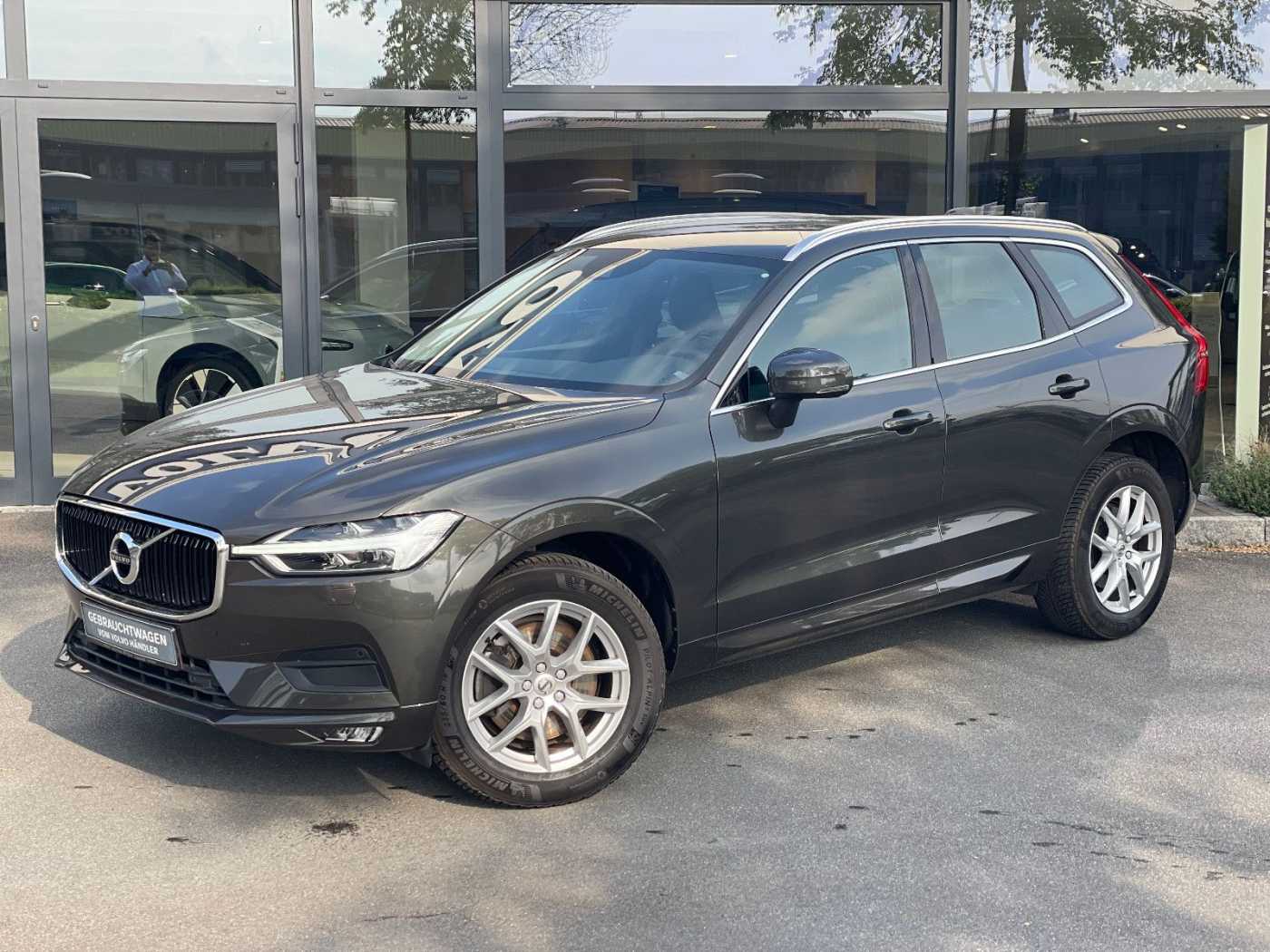 Volvo  D4 AWD Momentum  Kamera Navi SHZ ToteWin