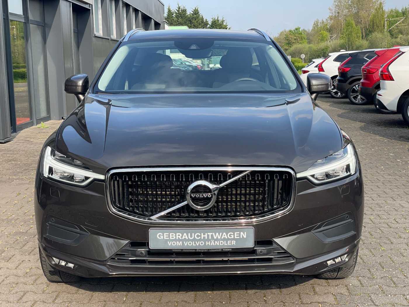 Volvo  D4 AWD Momentum  Kamera Navi SHZ ToteWin