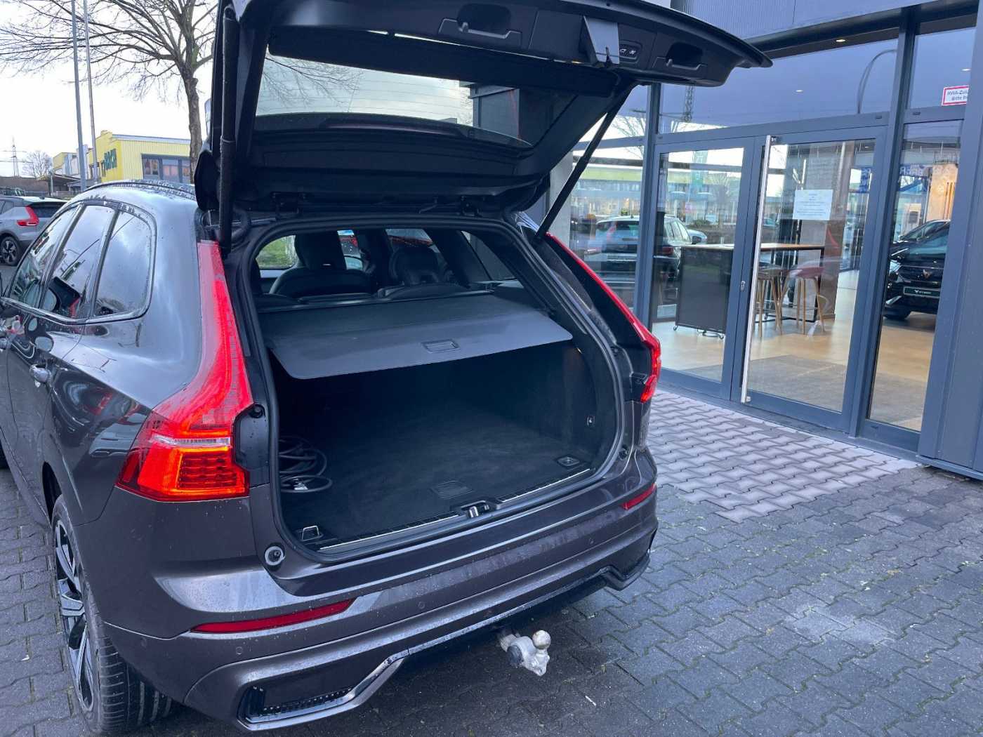 Volvo  T6 Plus Dark   Plug-In Hybrid AWD AHK PANO