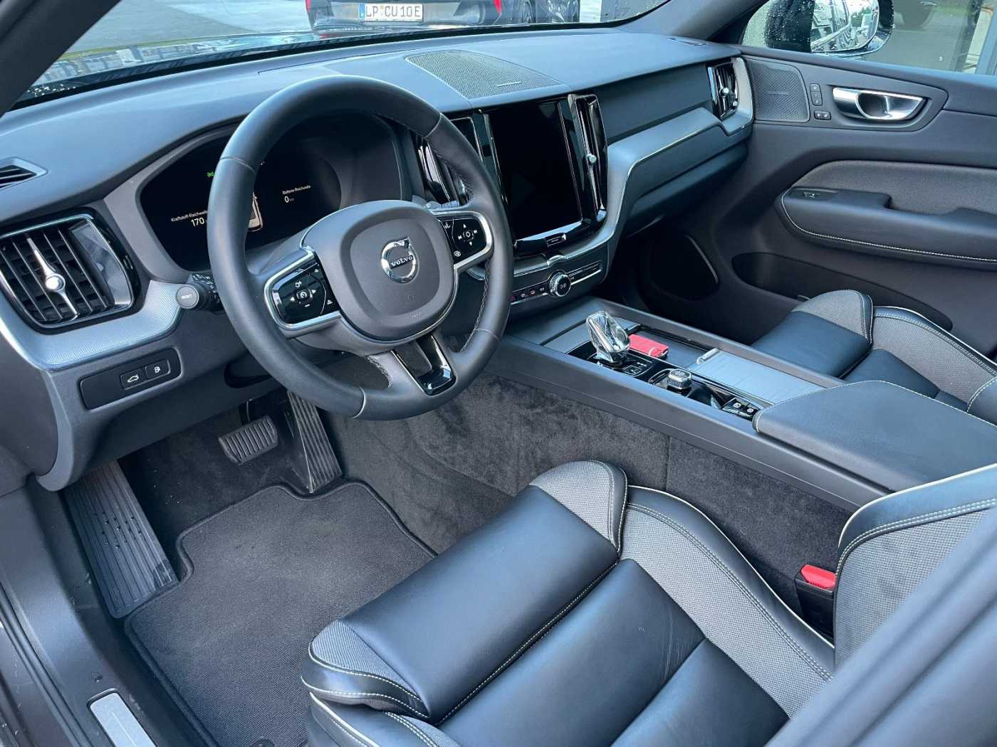 Volvo  T6 Plus Dark   Plug-In Hybrid AWD AHK PANO