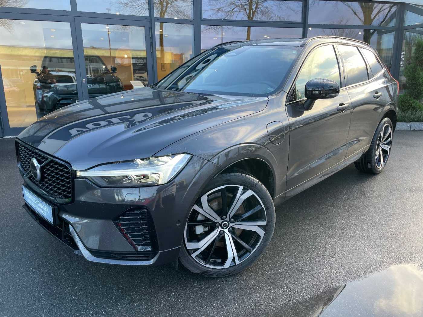 Volvo  T6 Plus Dark   Plug-In Hybrid AWD AHK PANO