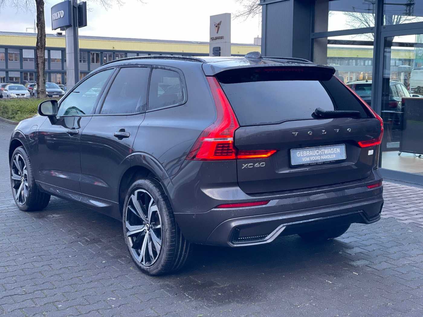 Volvo  T6 Plus Dark   Plug-In Hybrid AWD AHK PANO