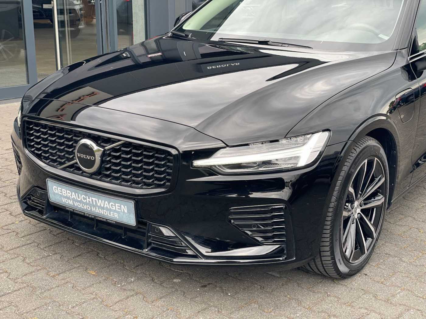 Volvo  T6 Plus Dark AWD AHK Navi SHZ
