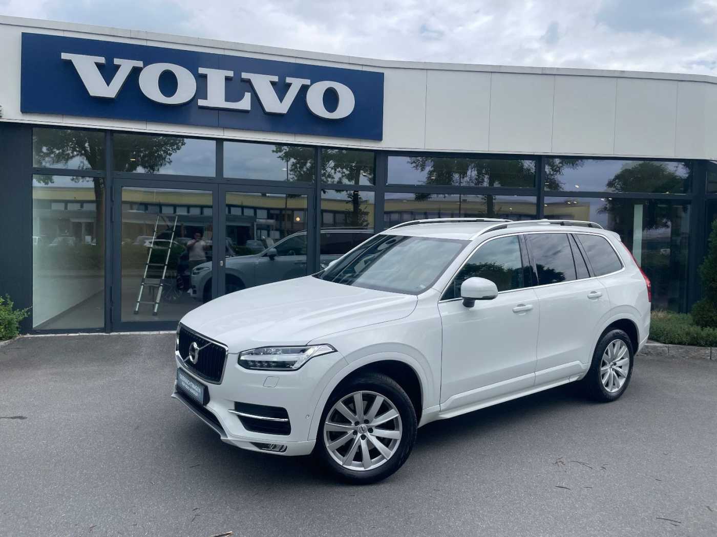 Volvo  D4 2WD Momentum Navi LED ACC
