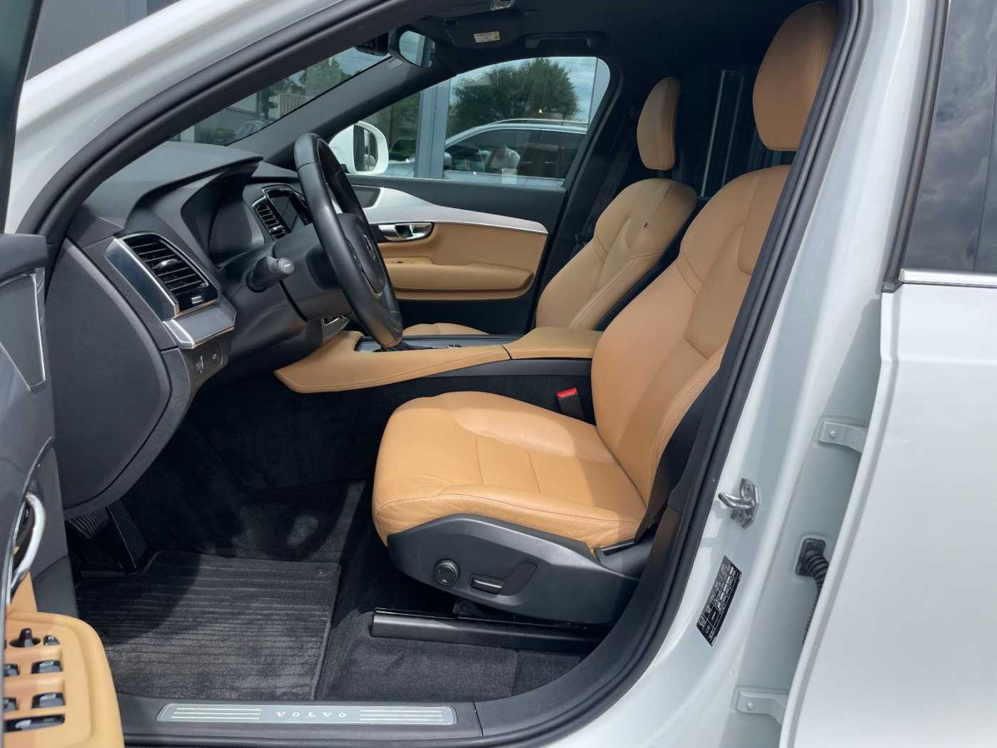 Volvo  D4 2WD Momentum Navi LED ACC