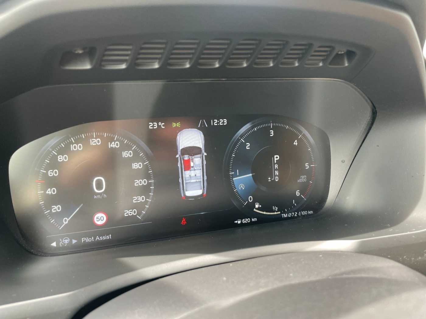 Volvo  D4 2WD Momentum Navi LED ACC