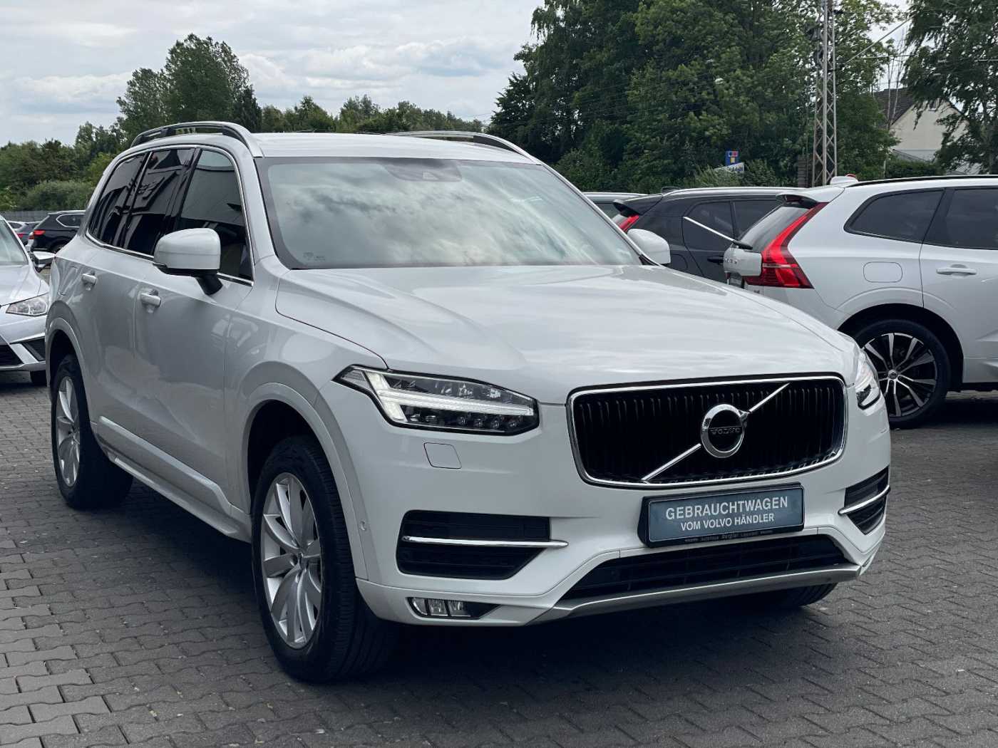 Volvo  D4 2WD Momentum Navi LED ACC
