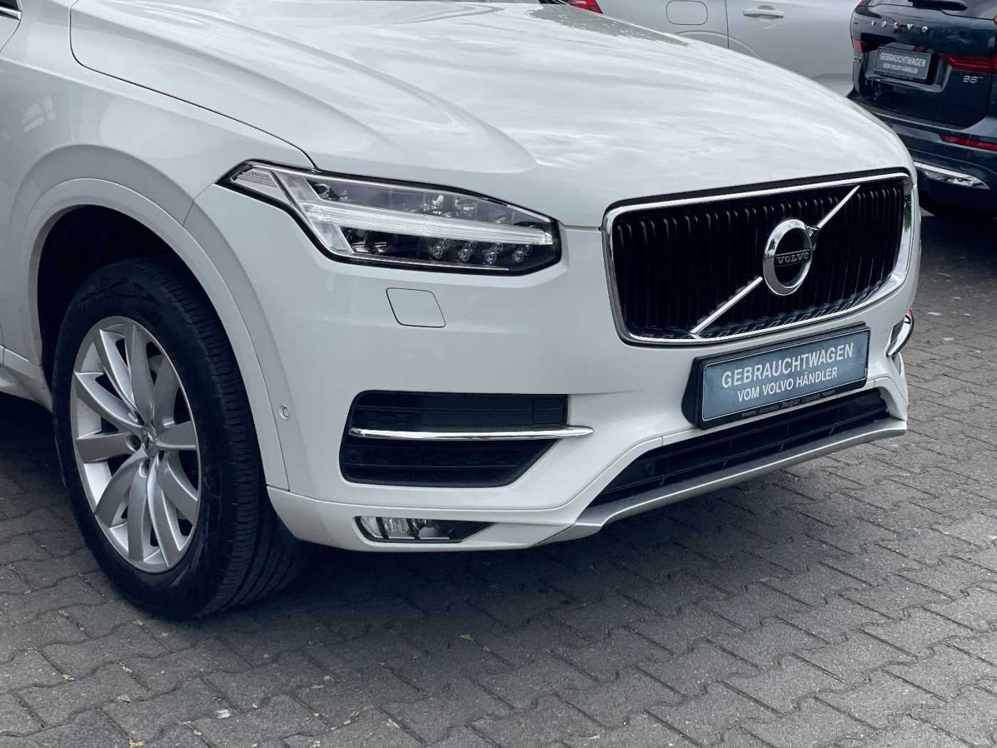 Volvo  D4 2WD Momentum Navi LED ACC
