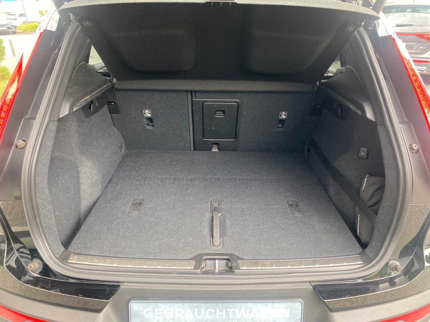 Volvo  T4 R-Design 2WD, Pano, IntelliSafe Pro, uvm