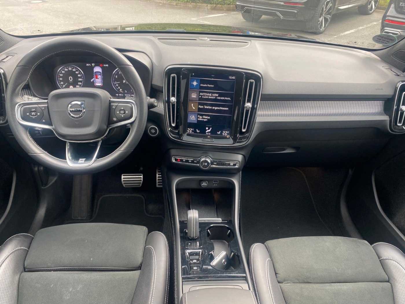 Volvo  T4 R-Design 2WD, Pano, IntelliSafe Pro, uvm