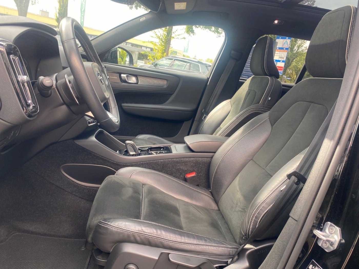 Volvo  T4 R-Design 2WD, Pano, IntelliSafe Pro, uvm