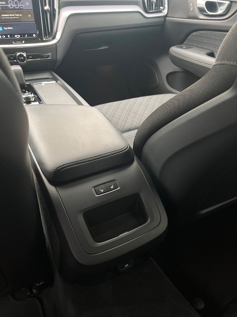 Volvo  B4 Core Navi SHZ LED