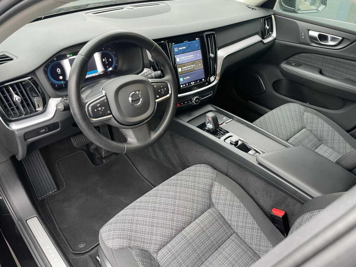 Volvo  B4 Core Navi SHZ Kamera