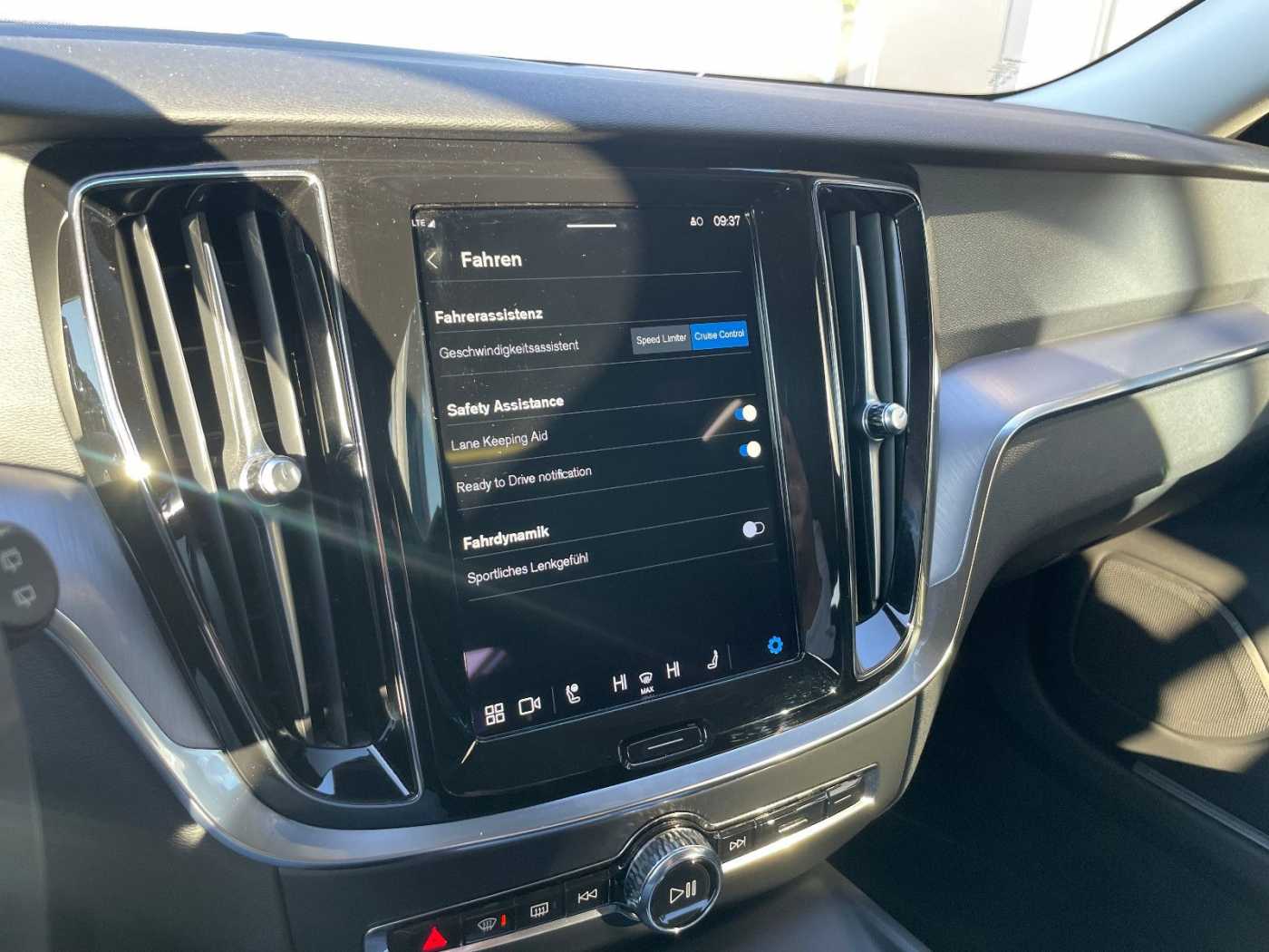 Volvo  B4D AHK Navi SHZ LED Kamera