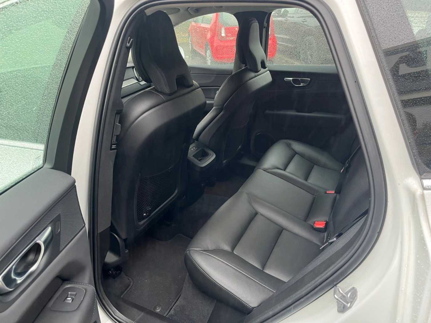 Volvo  B4 Aut. Plus Bright, AHK, Licht-Paket uvm.