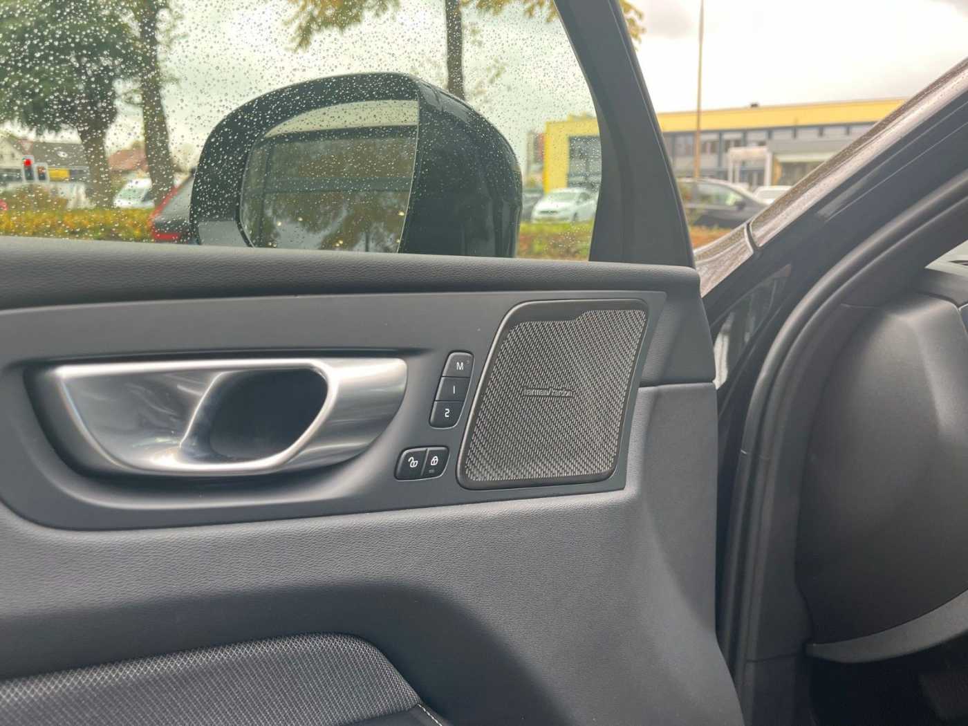 Volvo  Plus Dark B4D AHK H/K