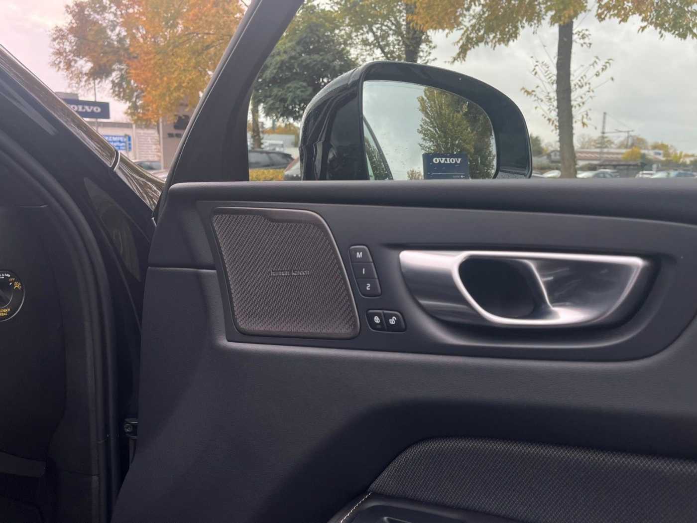 Volvo  Plus Dark B4D AHK H/K