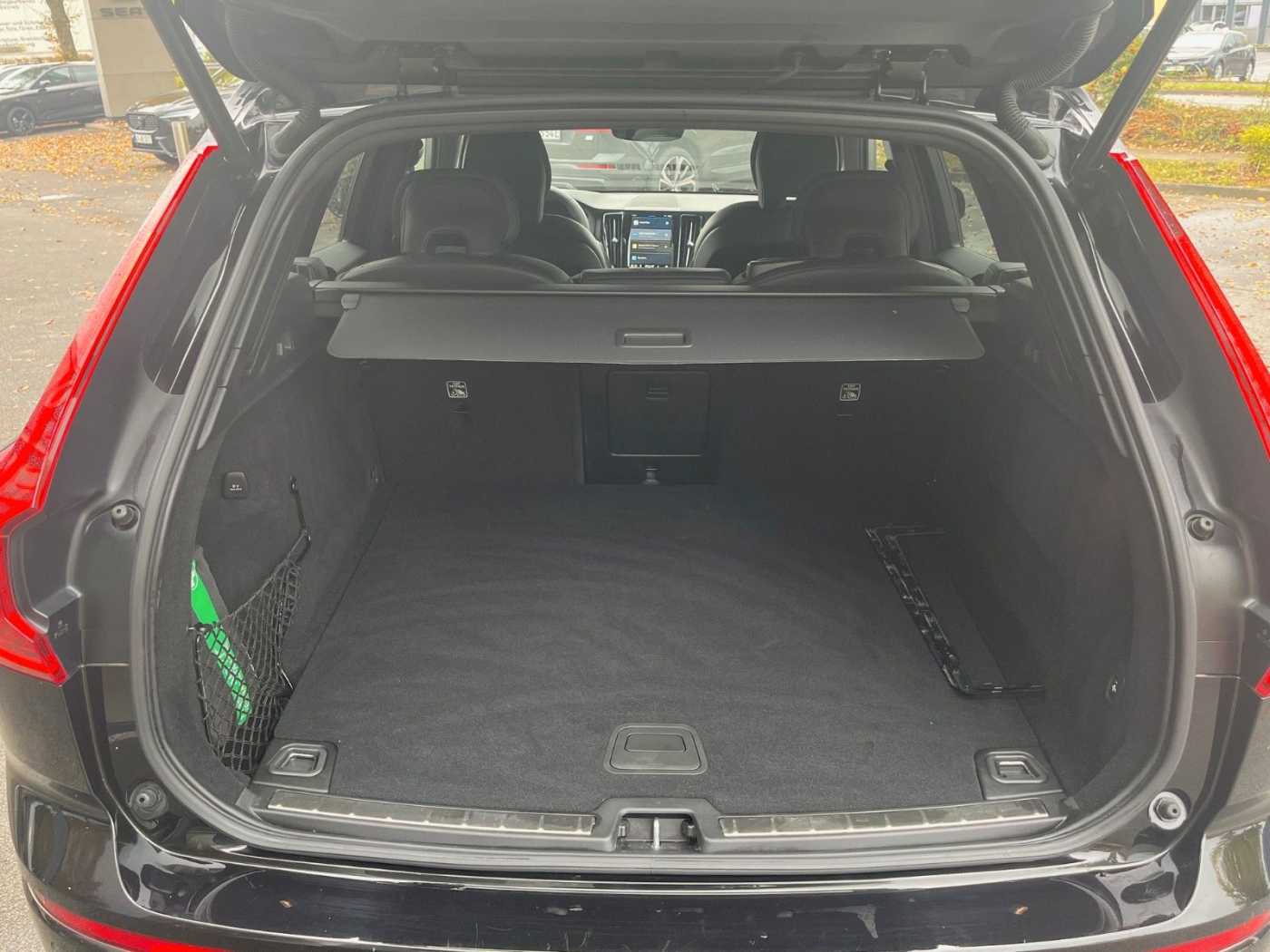 Volvo  Plus Dark B4D AHK H/K