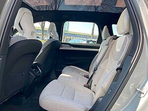 Volvo  Ultra Twin Motor AWD, 7 Sitzer, B&W, 22'