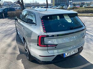 Volvo  Ultra Twin Motor AWD, 7 Sitzer, B&W, 22'