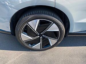 Volvo  Ultra Twin Motor AWD, 7 Sitzer, B&W, 22'
