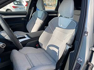 Volvo  Ultra Twin Motor AWD, 7 Sitzer, B&W, 22'