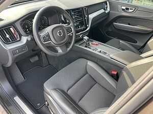 Volvo  D4 AWD Momentum  Kamera Navi SHZ ToteWin
