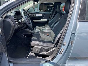 Volvo  D3 Momentum Pro 2WD Navi Standh. 18Z