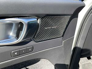 Volvo  XC40 Ultimate Recharge Pure Electric AWD