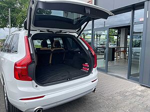 Volvo  D4 2WD Momentum Navi LED ACC