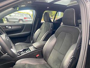 Volvo  T4 R-Design 2WD, Pano, IntelliSafe Pro, uvm