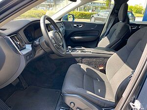 Volvo  B4 Aut. Momentum Pro 2WD