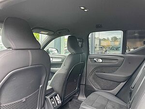 Volvo  B4 Plus Dark 2WD 20Zoll AHK ACC