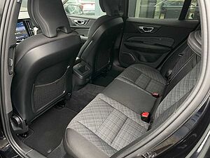 Volvo  B4 Core AHK SHZ Navi