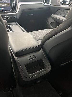 Volvo  B4 Core Navi SHZ LED