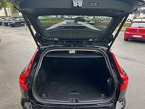 Volvo  B4 Core Navi SHZ LED