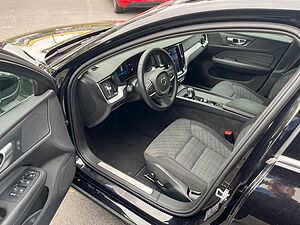 Volvo  B4 Core Navi SHZ LED