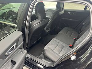 Volvo  B4 Core Navi SHZ LED
