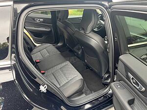 Volvo  B4 Core Navi SHZ LED