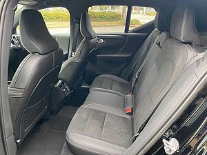 Volvo  B4 Plus Dark, Fahrer-Assistenz, AHK, uvm.
