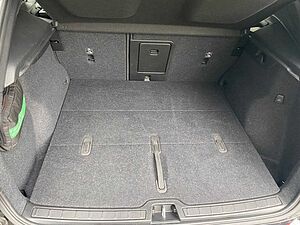 Volvo  B4 Plus Dark, Fahrer-Assistenz, AHK, uvm.
