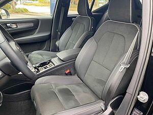 Volvo  B4 Plus Dark, Fahrer-Assistenz, AHK, uvm.