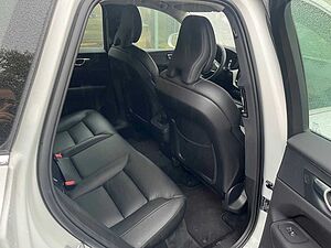 Volvo  B4 Aut. Plus Bright, AHK, Licht-Paket uvm.
