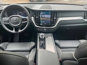 Volvo  Plus Dark B4D AHK H/K