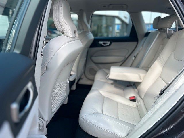 Volvo  B4 D AWD Geartronic MOMENTUM PRO - Cam -