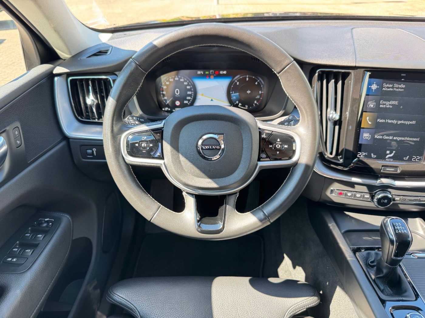 Volvo  D3 MOMENTUM PRO - AHK - Cam - Pilot - BLIS