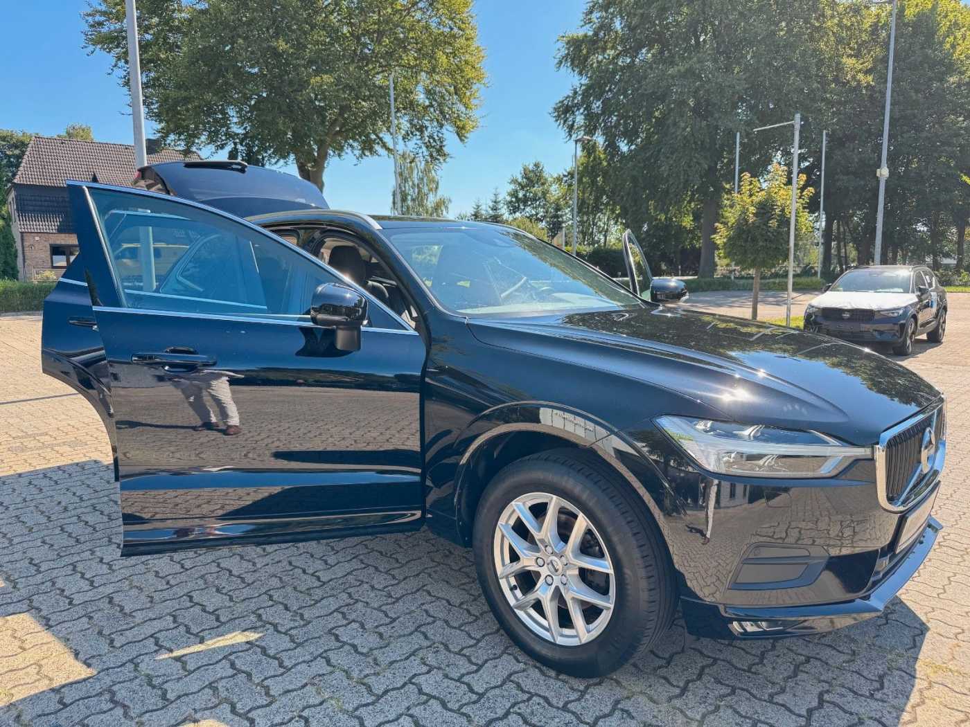Volvo  D3 MOMENTUM PRO - AHK - Cam - Pilot - BLIS