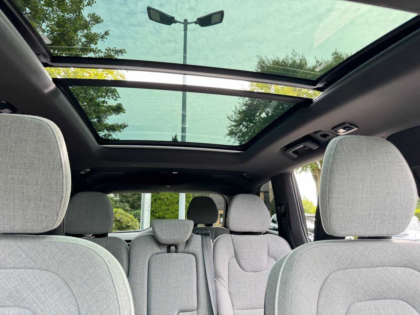 Volvo  T8 Recharge AWD PLUS DARK-7Sitzer-H/K-Pano-